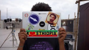 Músico eletrônico etíope Mikael 'Tek' Seifu na Nigéria.